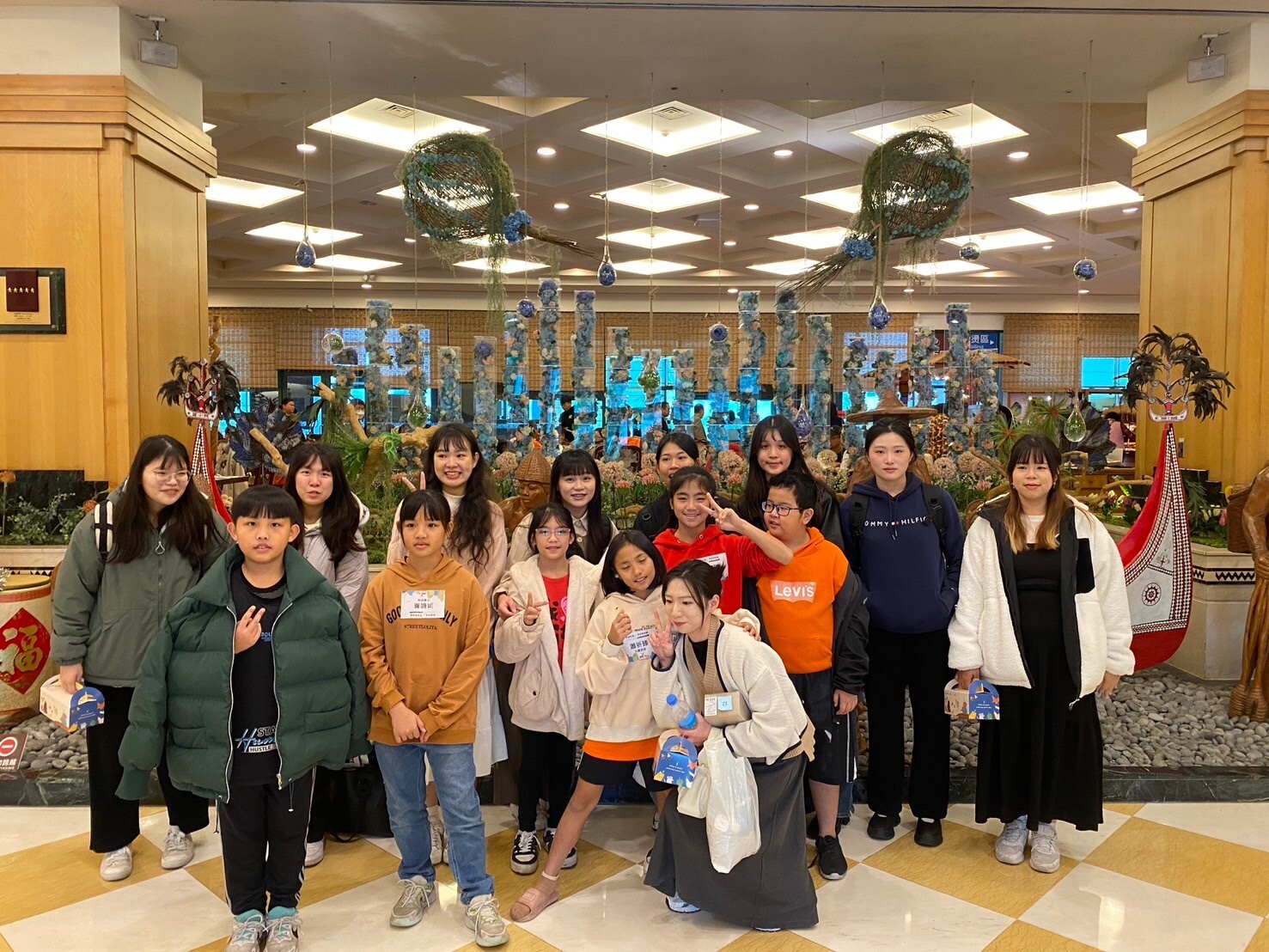 與小學友合照圖片